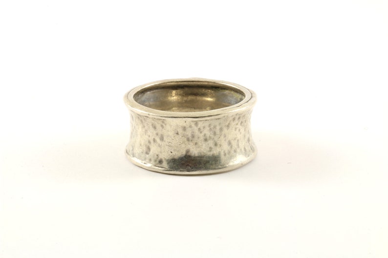 Vintage Beautiful Purple Amethyst Hammered Design Ring 925 Sterling RG 1650
