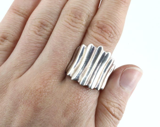 Vintage Size 8 Ribbed Textured Modern Design Ring Sterling 925 Silver  RG 4438