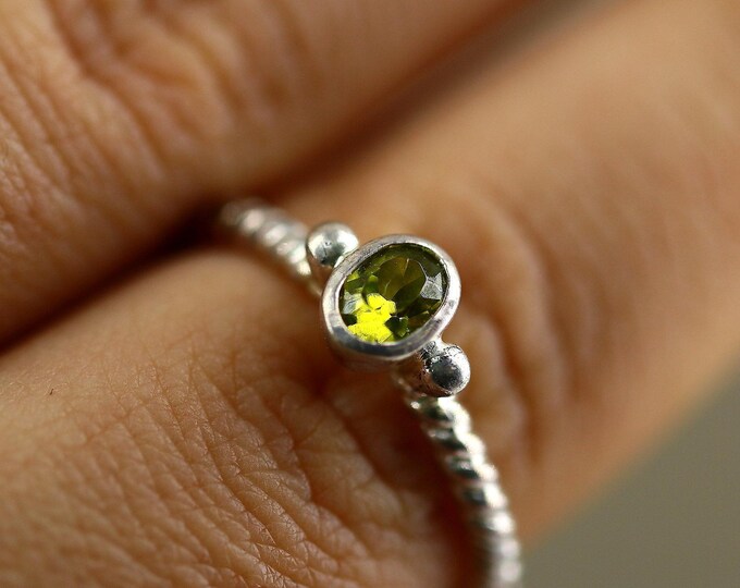 Women Dainty Sparkling Green Crystal Fashion Jewelry Ring 925 Sterling Silver Size 7 RG 4205