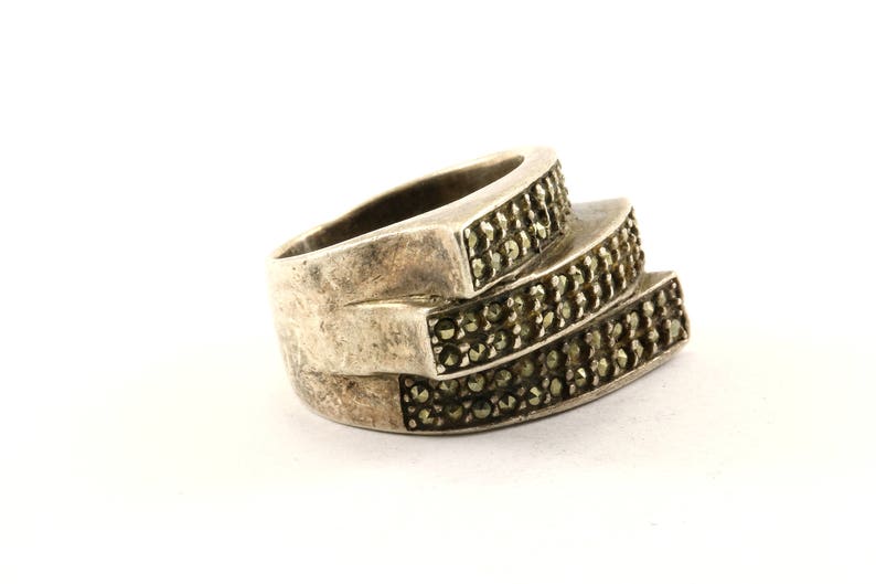 Vintage Ribbed Design Marcasite Cocktail Ring 925 Sterling RG 3488