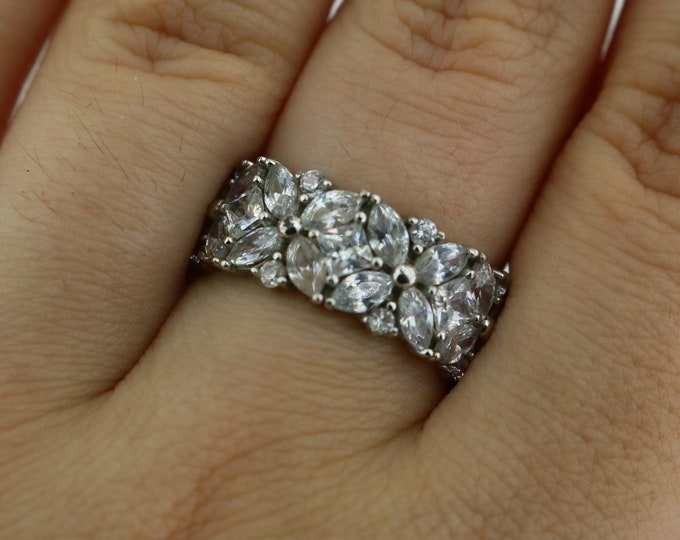 Vintage Size 7 Shiny Floral White Crystals Cz Design Wedding Band Ring 925 Sterling Silver Rg 1101U
