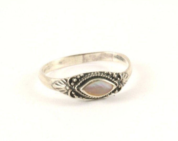 Vintage Thin Mother Of Pearl Oval Scroll Design Ring 925 Sterling Silver RG 3843
