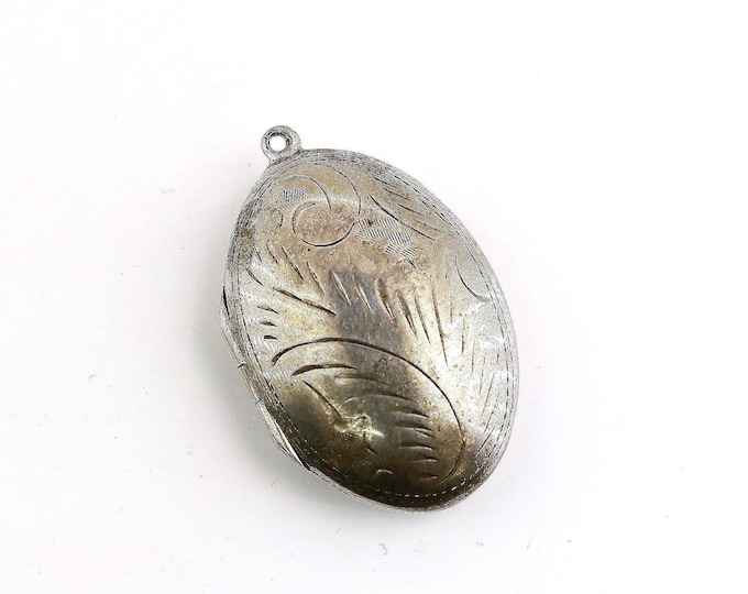 Vintage Beautiful Oval Scroll Floral Etched Design Locket Pendant 925 Sterling Silver PD 2313