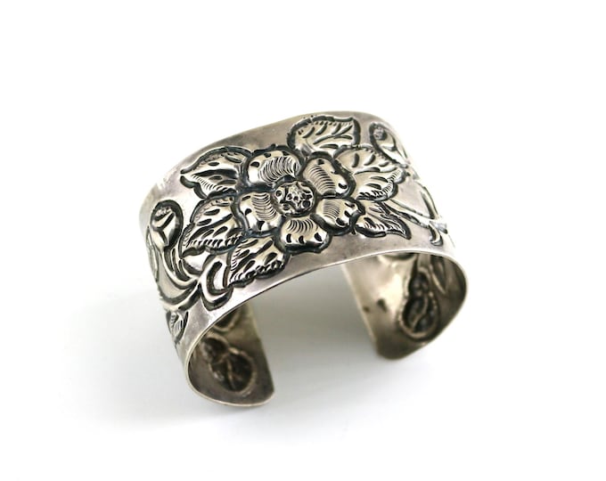 Vintage Beautiful Blooming Flowers Floral Sakura Cut Etched Cuff Design Bracelet 925 Sterling BR 10