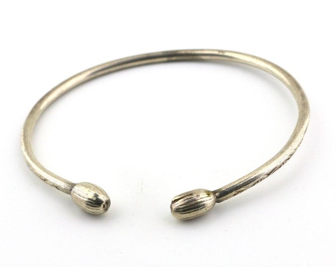 Vintage Large West Indian Etched Reeds Oval Cone Ends Design Bangle Bracelet 925 Sterling BR 2432M