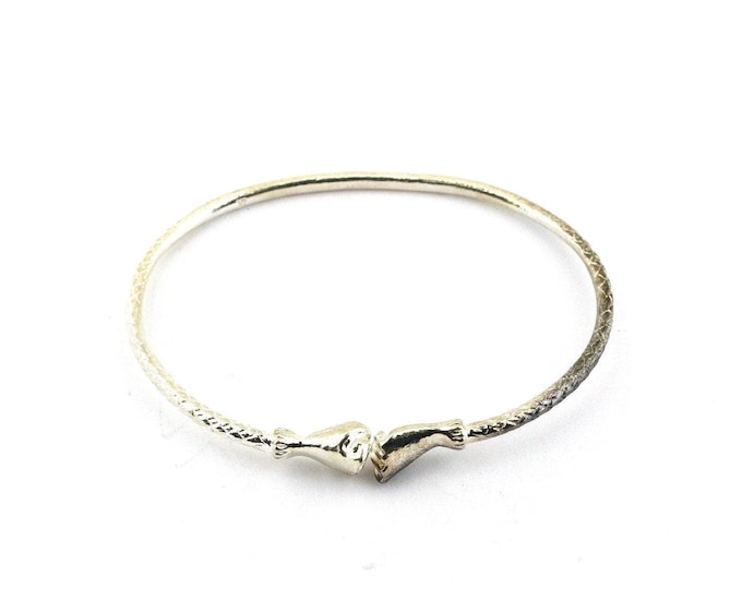 Vintage West Indian Style Pointed Ends Fists Etched Design Bangle Bracelet 925 Sterling Br 516s