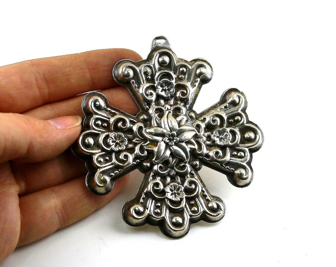Vintage 1974 Reed And Barton Floral Christmas Cross Ornament 925 Sterling Silver OT 322