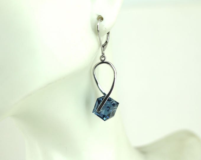 Vintage  Elegant Square  CZ Crystal Twisted Lever Back Earrings 925 Sterling ER 705