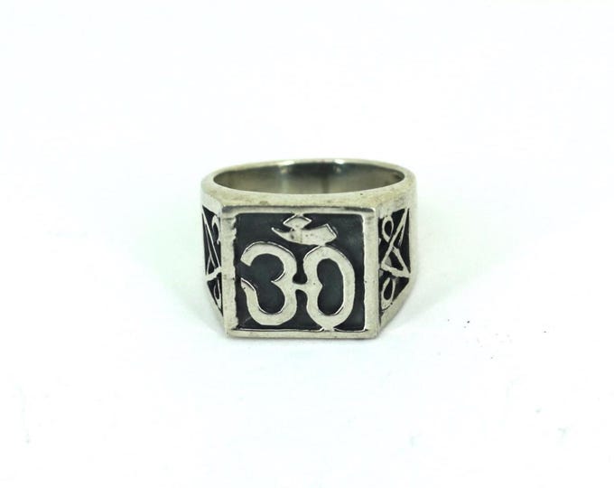 Vintage Size 9 "OM" Protection Religious Signet Design Ring 925 Sterling Silver RG 4302