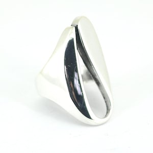 Vintage Size 8 Modernist Wide Design Ring 925 Sterling Silver RG 4593