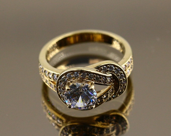 Size 7 Hoop Knot Buckle Shape Shiny White Crystals CZ Gold Plated Design Ring 925 Sterling Silver RG 164K
