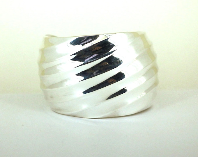 Vintage Authentic David Yurman  Silver Wide Wave Style Design Cuff Bracelet 925 Sterling Silver BR 752
