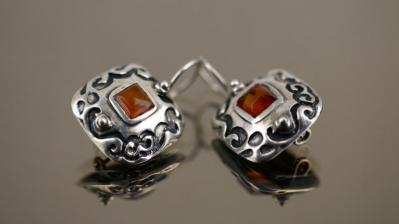Vintage Shiny Scroll Ornament Small Amber Stone Square Cushion Shape Design Kidney Wires Earrings Sterling Silver 925 ER 1610