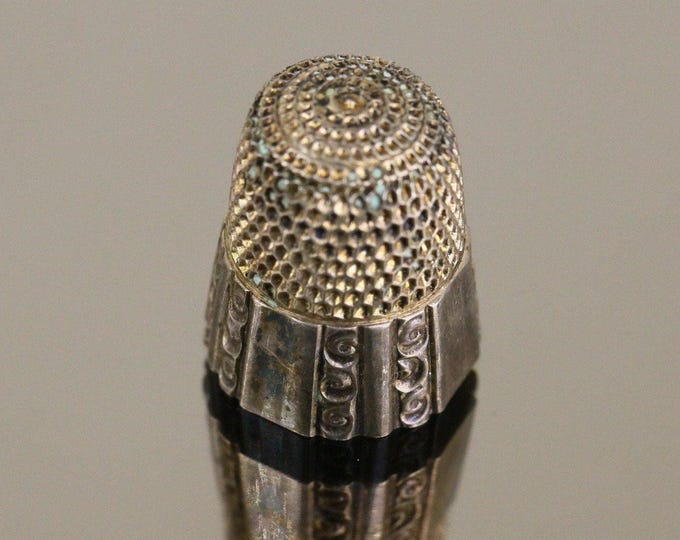 Vintage Shiny Scrolls Finger Protection For Sewing Thimble Size 9 925 Sterling Silver OT 1318