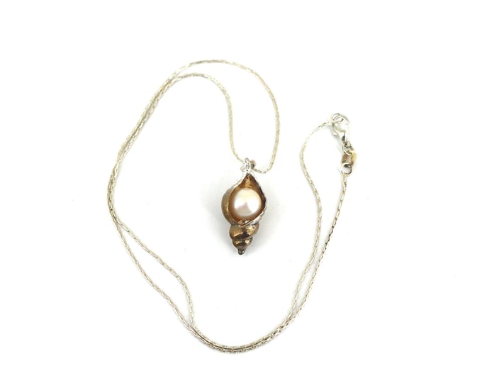 Vintage Pearl In A Shell Design & Thin Chain  Pendant Necklace 925 Sterling Silver NC 1572