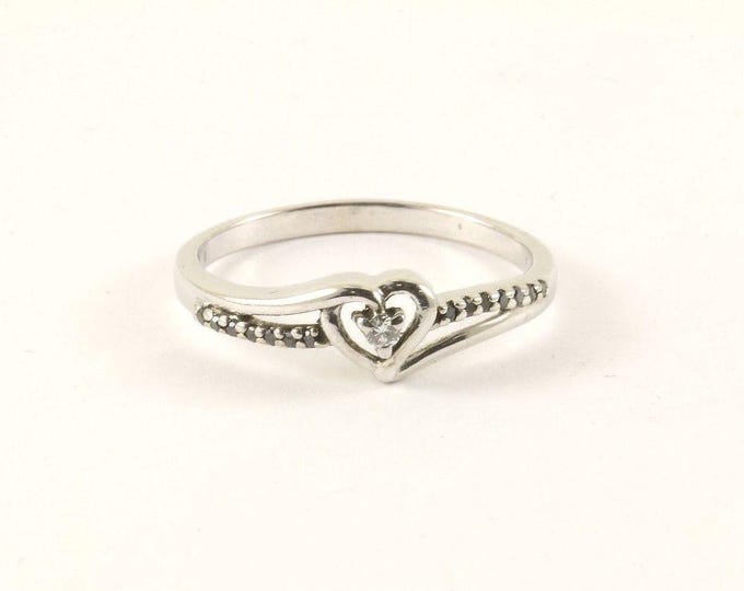 Vintage Tiny Crystals Heart Shape Band Design Ring 925 Sterling RG 3579
