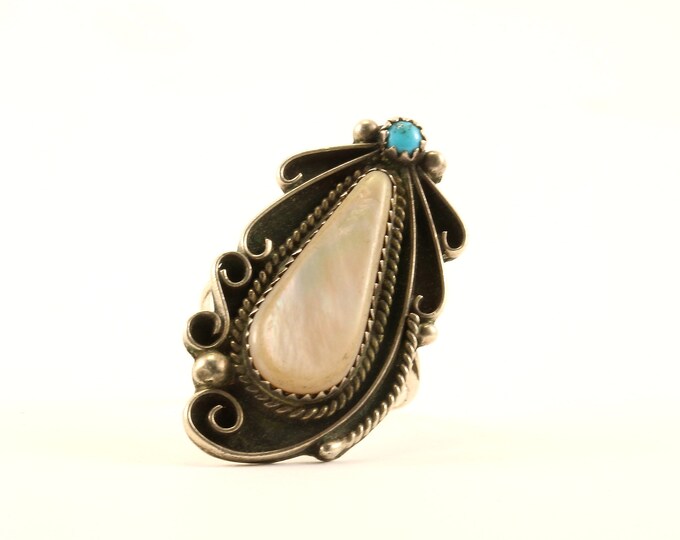 Vintage Size 9.5 Large Navajo Mother of Pearl Design Cocktail Ring 925 Sterling Silver RG 2701