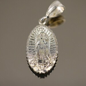 Vintage Oval Diamond Cut Religious Saint Mary Mother Of Jesus Design Pendant 925 Sterling PD 2551