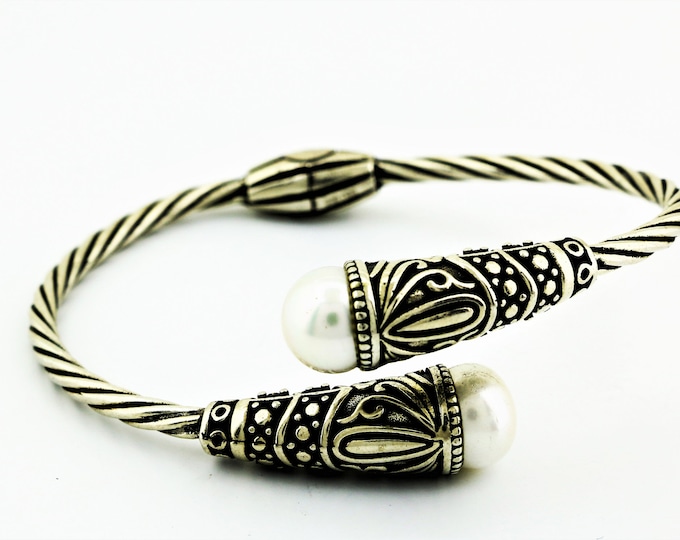 Two White Pearls & Thick Scroll Ends Twisted Design Vintage Beautiful Bangle Bracelet 925 Sterling Silver BR 3702Q