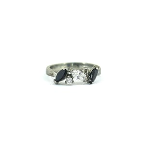 Vintage Size 5.75 Black & White CZ Crystals Ring 925 Sterling Silver Ring RG 2854