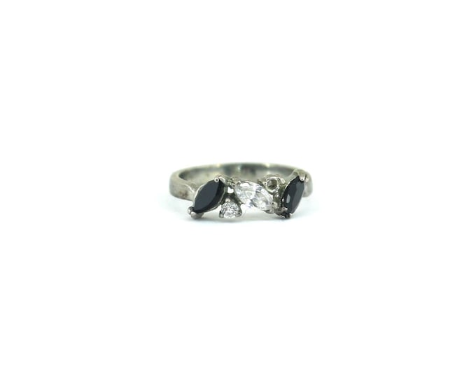 Vintage Size 5.75 Black & White CZ Crystals Ring 925 Sterling Silver Ring RG 2854