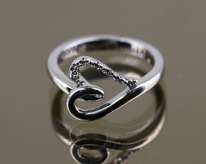 Vintage Size 6.75 Classy Shiny Scroll Twisted Heart Love Valentine Small Moissanite Stones Design Ring 925 Sterling Silver RG 3213E