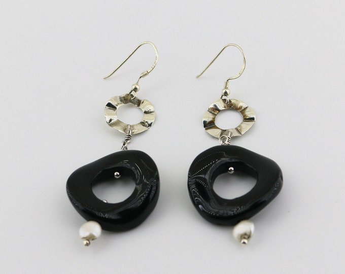 Vintage Black Onyx Stone White Pearl Round Abstract Modernist Geometry Design Drop Dangle Earrings Sterling Silver 925 ER 823L