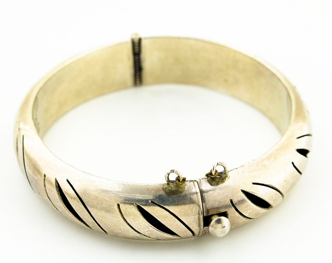 Mexico Contour Slits Hollow Design TR-102 Marked Vintage Elegant Bangle Bracelet for Women 925 Sterling Silver Br 3889Q