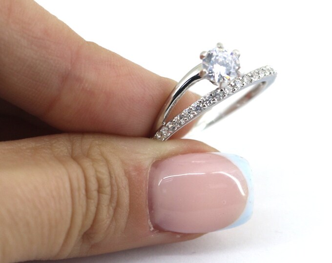 Vintage Elegant Round White CZ Crystals Design Engagement Ring 925 Sterling Silver RG 4516