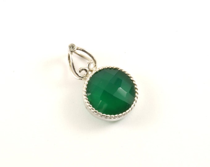 Vintage Beautiful Green Emerald Color Chalcedony Design Pendant 925 Sterling  PD 1113