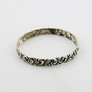 Vintage Scroll Leaves Handmade Details Design Small Bangle Bracelet 925 Sterling BR 2138