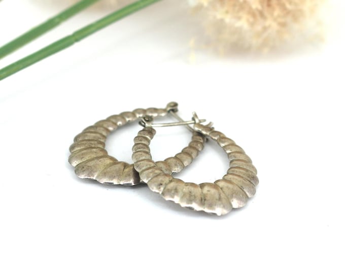 Vintage Seashells  Design Hoop Earrings w/Lock Down Lever Post 925 Sterling Silver ER 616