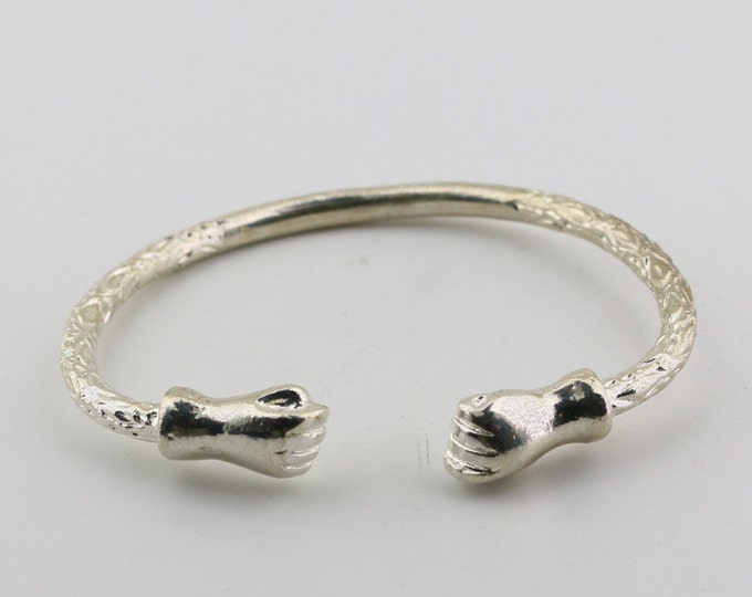Vintage Rare West Indian Fighting Fists Pointed Ends Thick Heavy Design Cuff Bracelet  925 Sterling Silver Br 78R