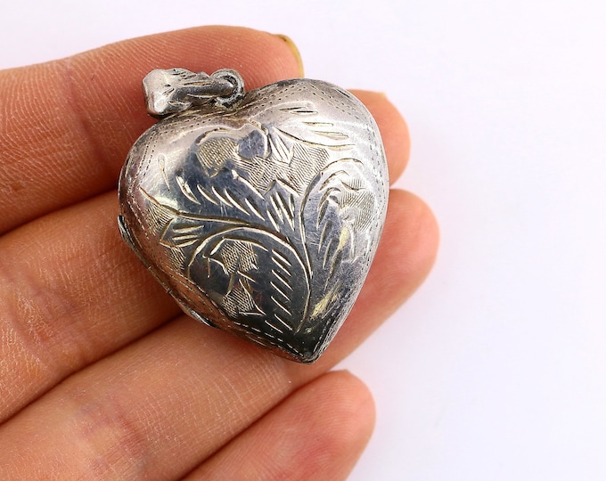 Vintage Beautiful Heart Love Scroll Etched Design Locket Pendant 925 Sterling Silver PD 2310