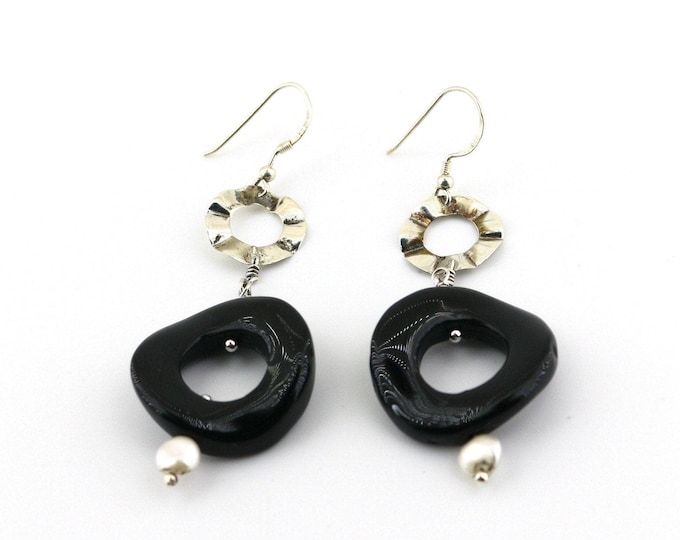 Vintage Black Onyx Stone White Pearl Round Abstract Modernist Geometry Design Drop Dangle Earrings Sterling Silver 925 ER 823L