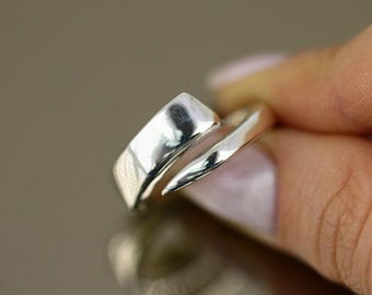 Vintage Size 8.25 Plain Overlapped Design Band Ring 925 Sterling Silver Size 8.25 Rg 1087