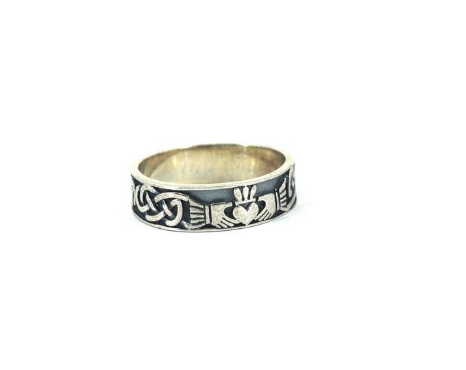 Vintage Size 13 1/2 Claddagh Hands Holding Heart Design Band Ring 925 Sterling Silver RG 4761