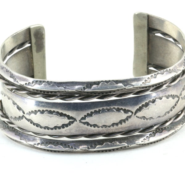 Vintage Small Wrist Navajo Cut Etched Native American Southwestern Cuff Bracelet 925 Sterling Silver Br 977