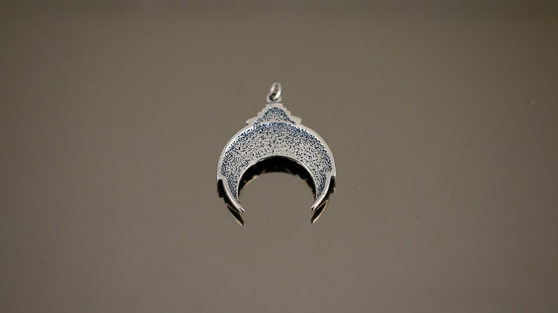 Vintage Semicircle Moon Ethnic Tribal Bali Design Pendant 925 Sterling Silver PD 2704