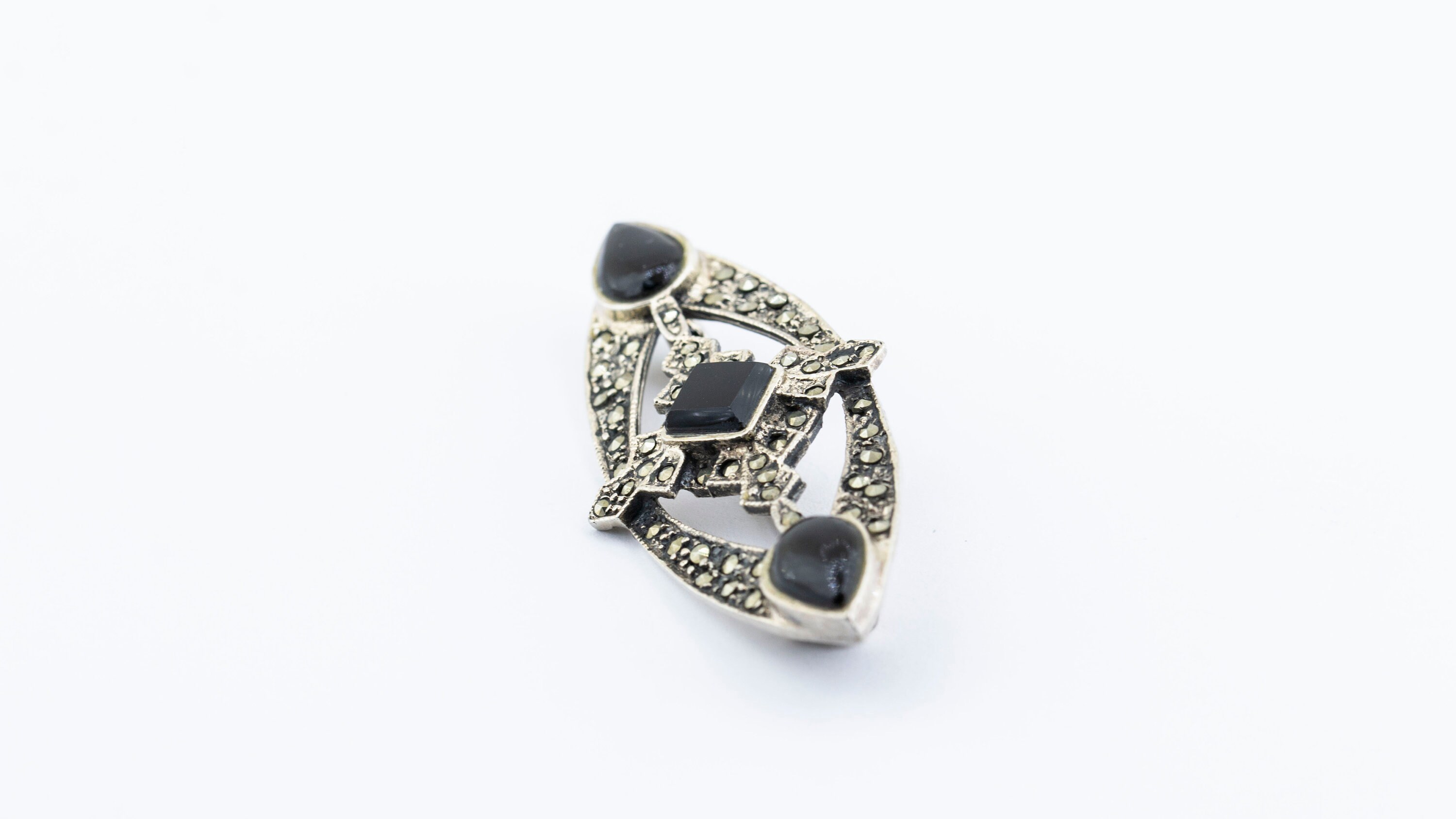 Vintage Oval Shape Beautiful Cross Design Onyx Marcasite Pin