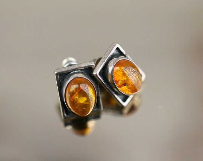 Vintage Beautiful Oval Natural Amber Design Stud Earrings Sterling 925 ER 1477