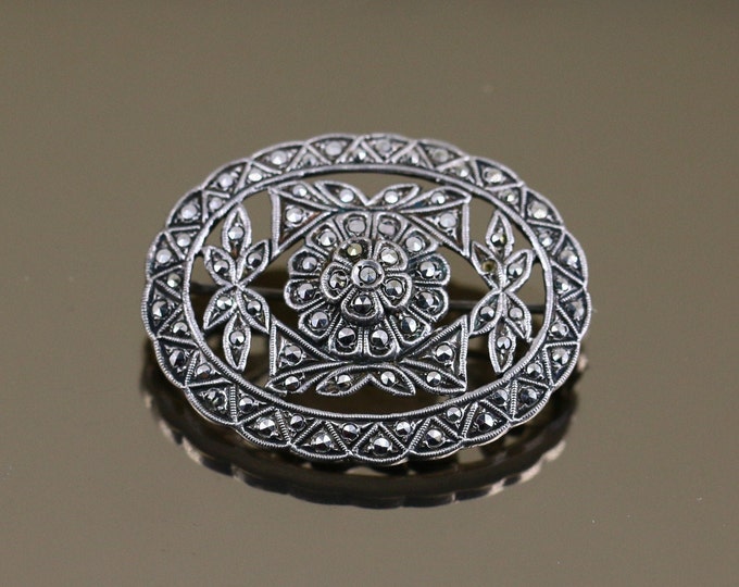 Vintage Art Deco Shiny Flower Leaves Marcasite Stones Oval Design Brooch Sterling Silver 925 BB 2289