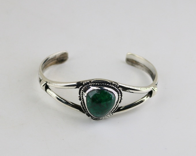 Vintage Michael Perry Navajo Shiny Green Malachite Stone Native American Southwestern Design Cuff Bracelet 925 Sterling Silver BR 2520A