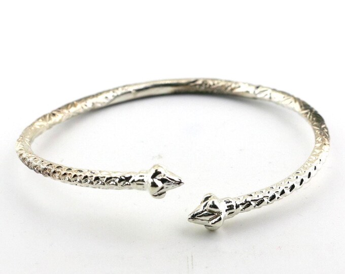 Vintage West Indian Pointed Ends Cones Notches Royal Design Large Size Bangle Bracelet 925 Sterling Br 472