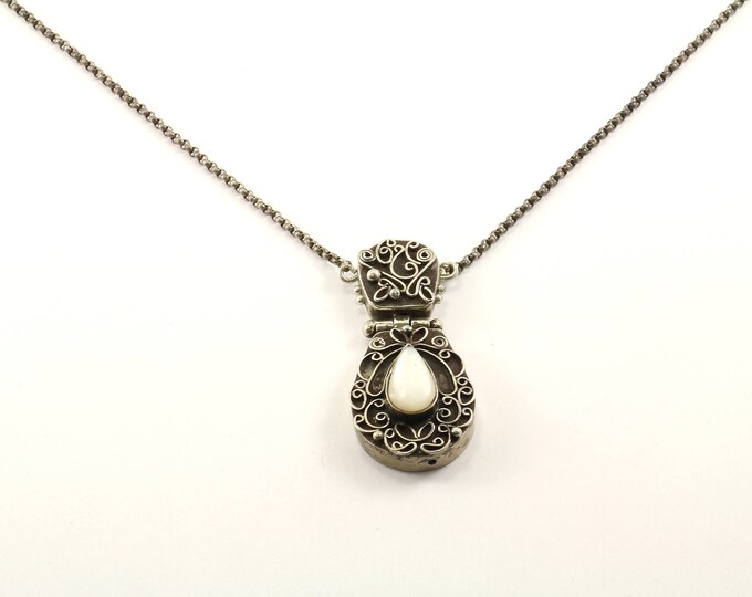 Vintage Large Beautiful Scroll Design Mother of Pearl Necklace 925 Sterling Silver NC 242