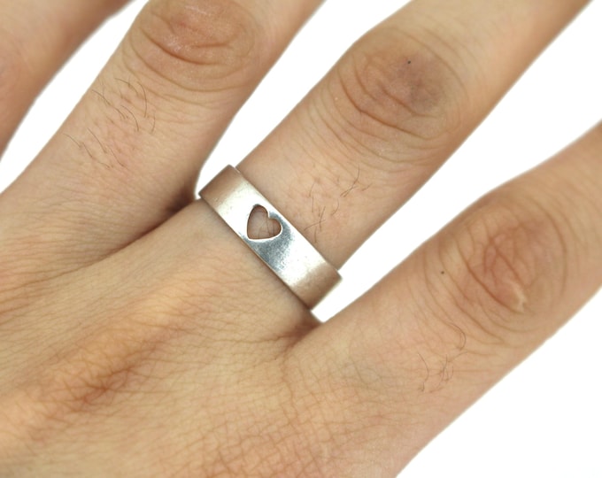 Vintage  Minimalistic Heart Cut Band Ring 925 Sterling Silver Size 7 RG 2B
