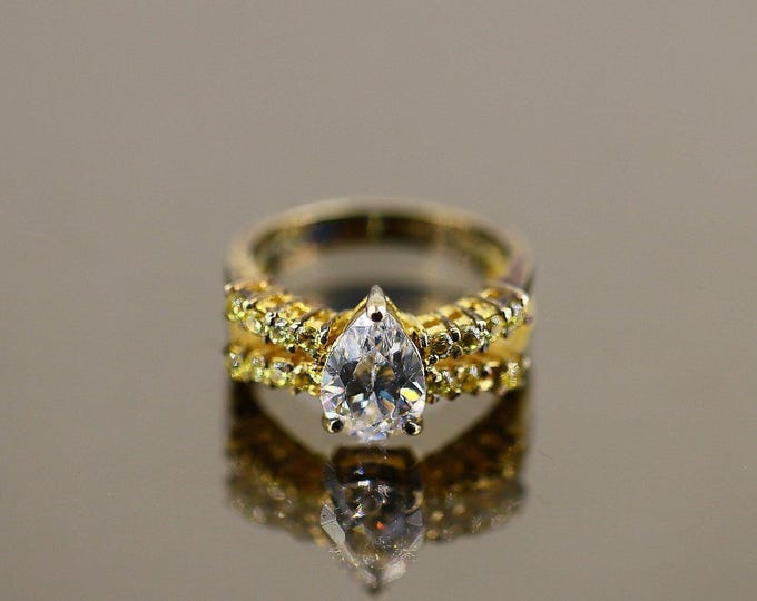 Vintage Small Yellow Big Teardrop Shape White Sparkling Crystals CZ Gold Plated Design Ring 925 Sterling Silver Size 7 RG 4393