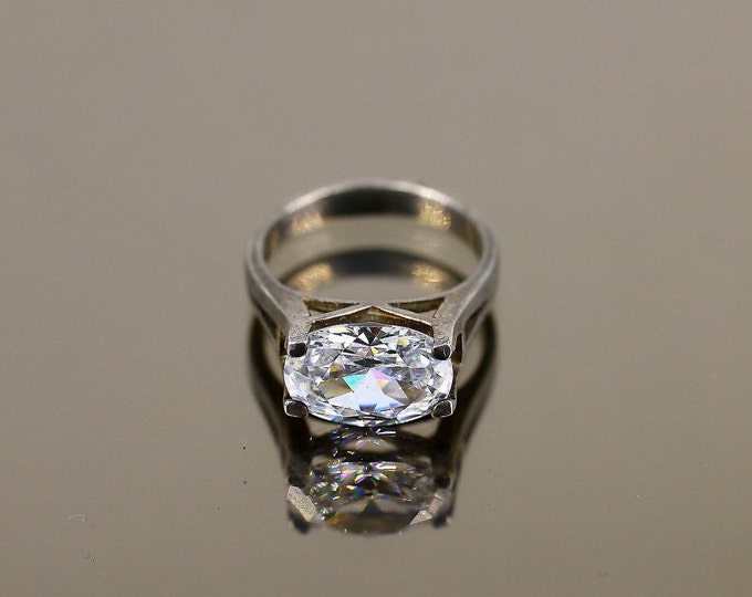 Vintage Size 8.75 Oval Shape White Shiny Crystal CZ Plain Design Ring 925 Sterling Silver  Rg 1186