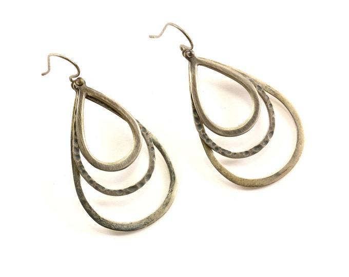 Vintage Beautiful Pear Shape Hammered Design Drop/Dangle Earrings Sterling Silver ER 910