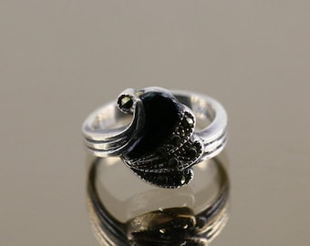 Vintage Black Onyx Marcasite Sterling Silver Ring - Scroll Wing Design, Size 5.75 RG 4392